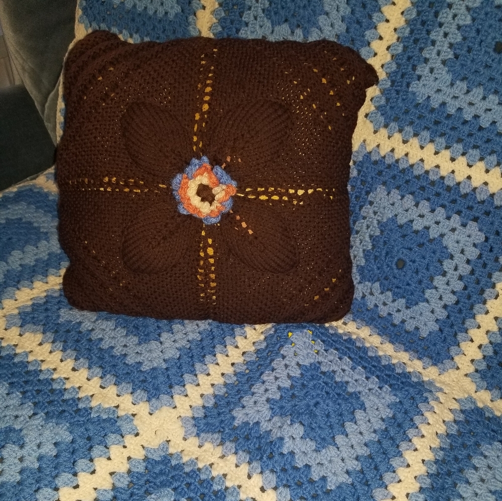 Knit blanket and pillow